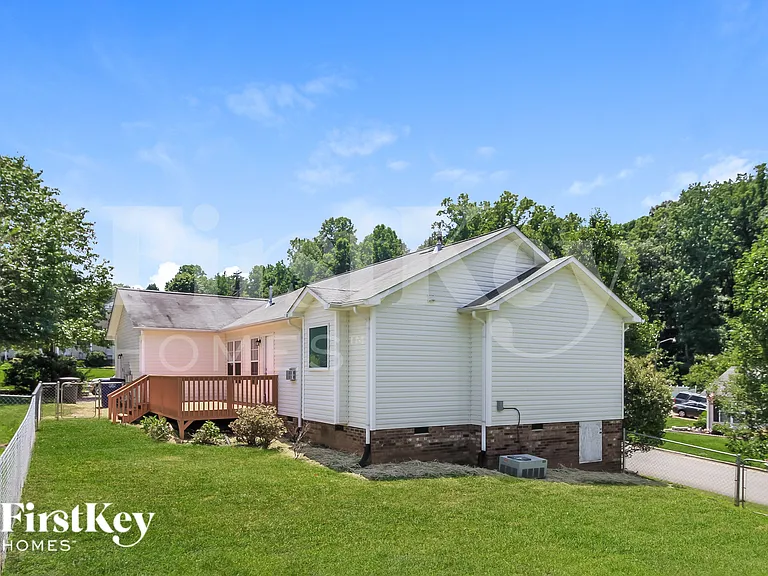 1800 Holly Crescent Ln — Photo 16