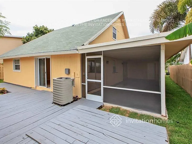 9361 NW 37th Ct — Photo 18