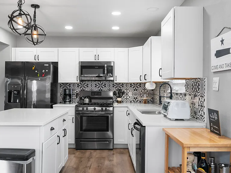 5005 Parell Path — Photo 19