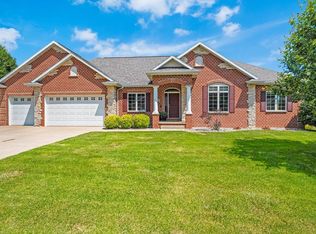 2134 Luxury Dr, Green Bay, WI 54313