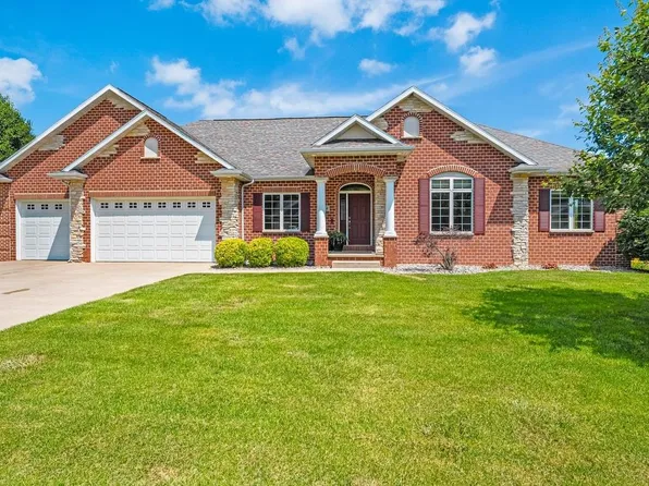 2134 Luxury Dr, Green Bay, WI 54313