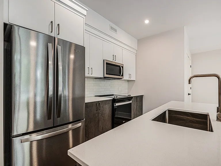 404 Eden Ave #202 — Photo 17