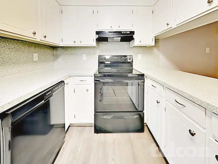 605 Colorado Ct — Photo 9