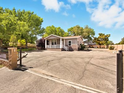 255 Golden Poppy St, Bosque Farms, NM, 87068