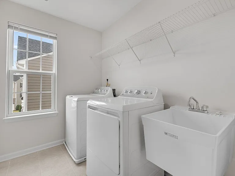 214 Tamworth Crk — Photo 29