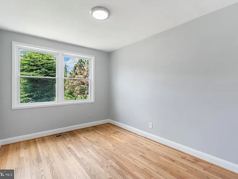 3551 Shannon Dr — Photo 10
