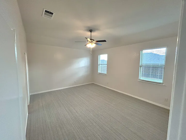 3024 Meredith Ln — Photo 9