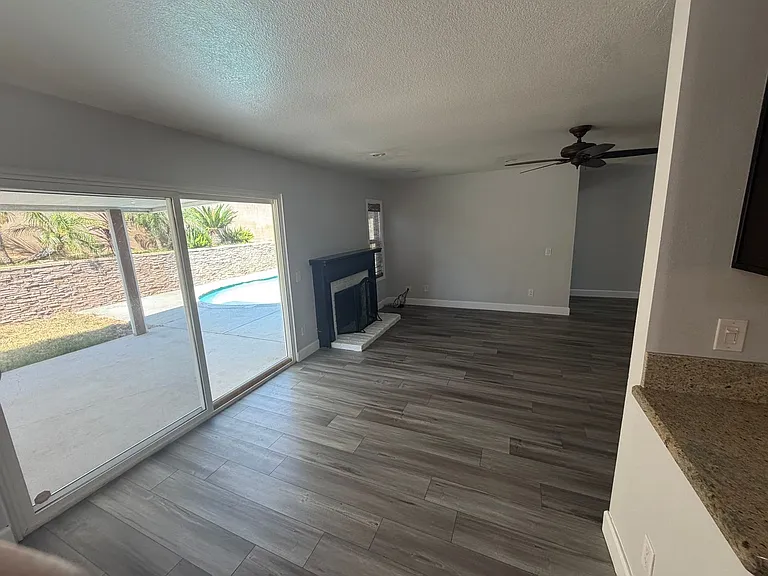 1118 Zircon St — Photo 11