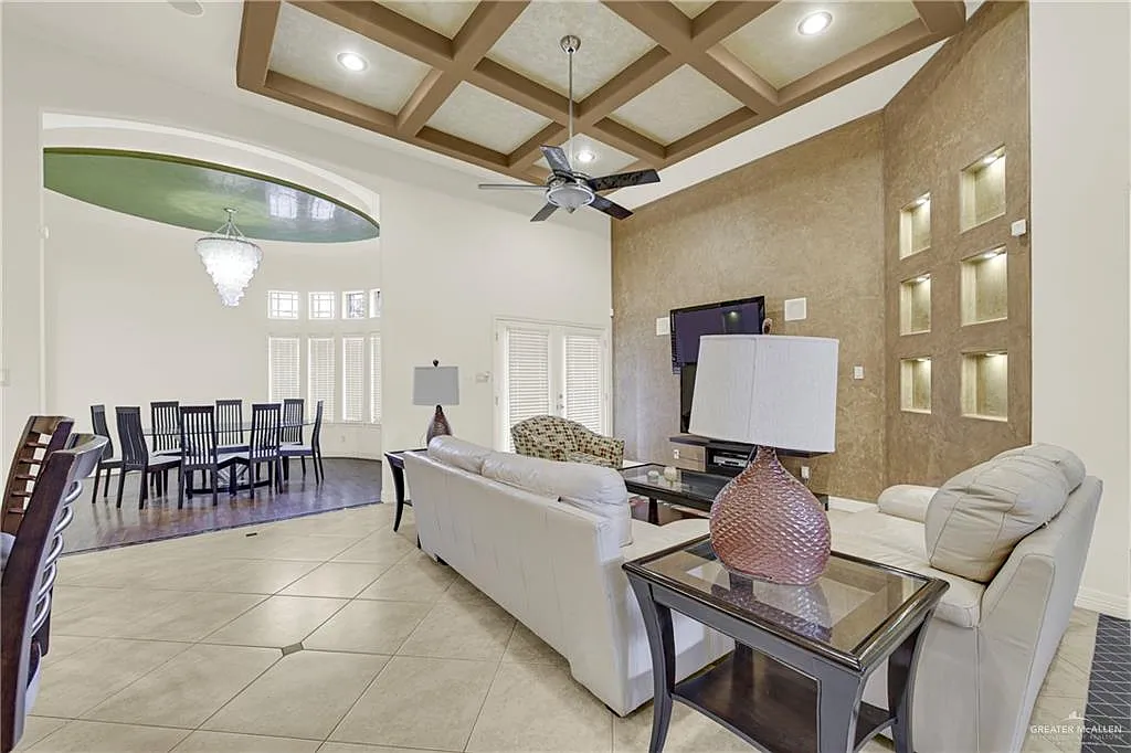 4 bed, 3.0 bath, 2386 sqft, $2,500 — Photo 4