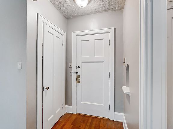 5th image of 2560 Madison Rd APT 9