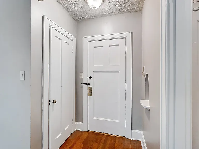 2560 Madison Rd #9 — Photo 5