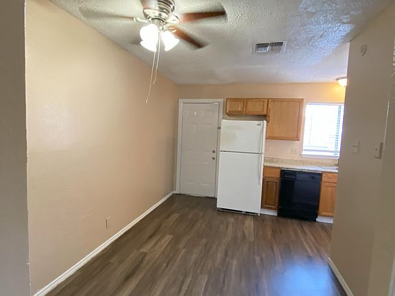 3rd image of 10623 Starcrest Dr