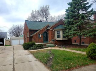 915 Durant St, Lansing, MI 48915