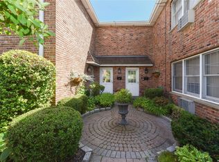 24 Manhasset Ave APT B, Pt Washington, NY 11050