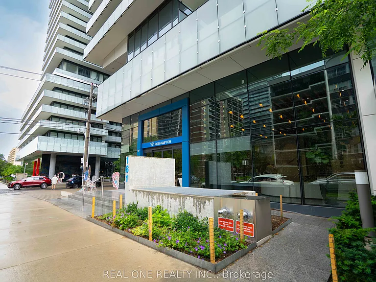 161 Roehampton Ave #318 — Photo 1