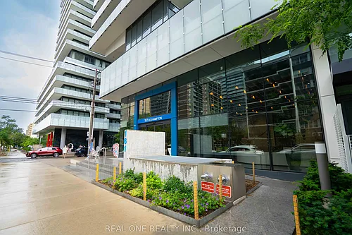 161 Roehampton Ave #318 Photo 1