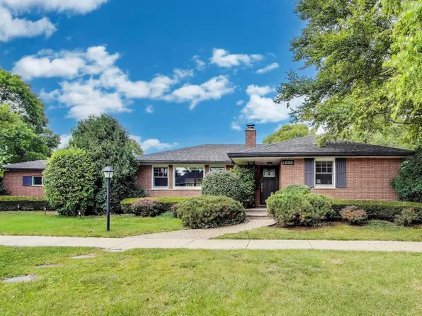 1000 E Lincoln St, Mount Prospect, IL 60056