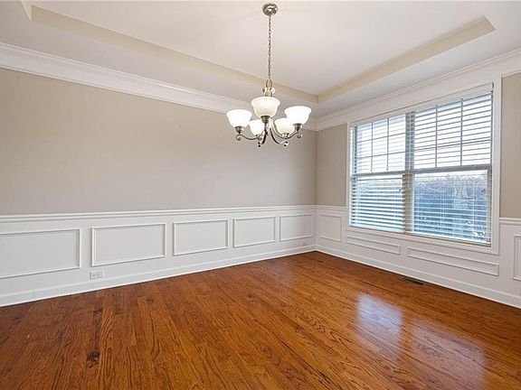 3rd image of 440 Cranbrooke Cir