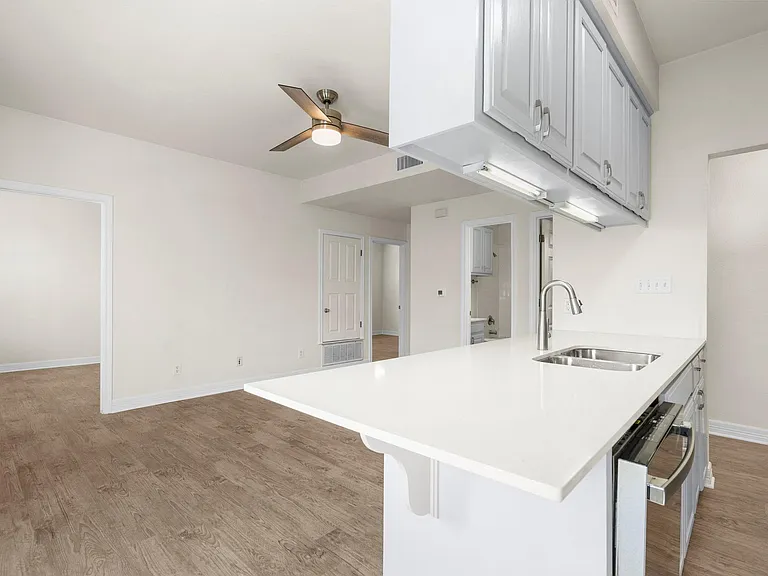 1100 W 25th St #101 — Photo 23