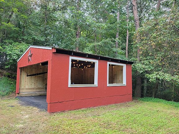 2nd image of 113 N Satsuma Ct