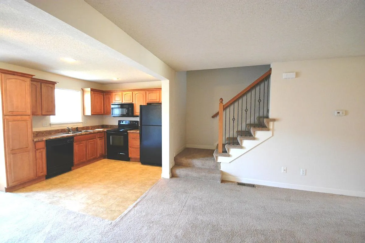 2 bed, 2.5 bath, 1250 sqft, $1,450 — Photo 3