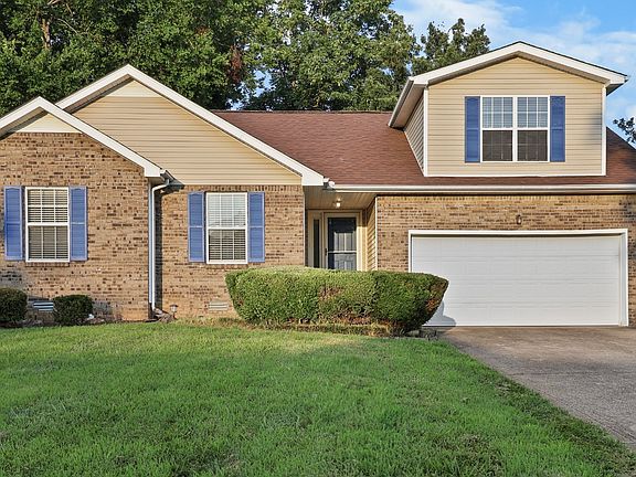 3rd image of 1633 Cedar Springs Cir