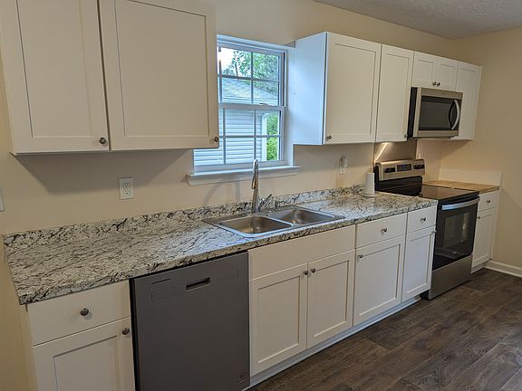 2nd image of 2610 Roanoke Ave