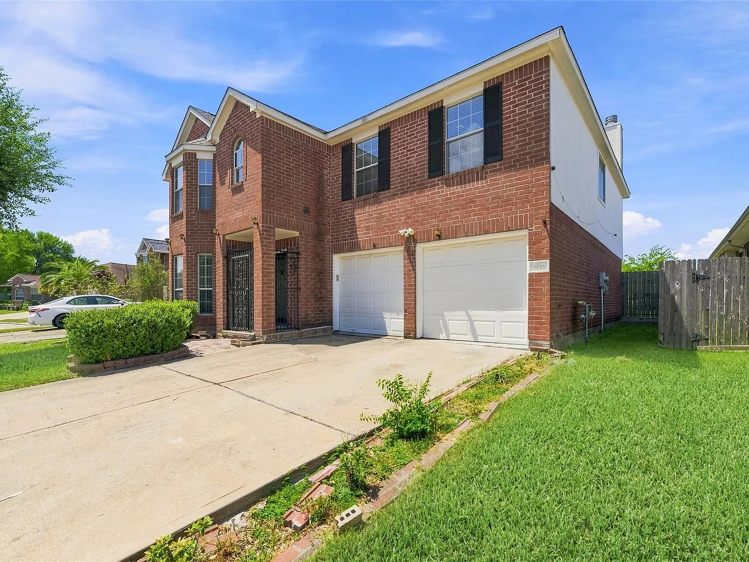 4 bed, 2.5 bath, 2756 sqft, $2,300 — Photo 3