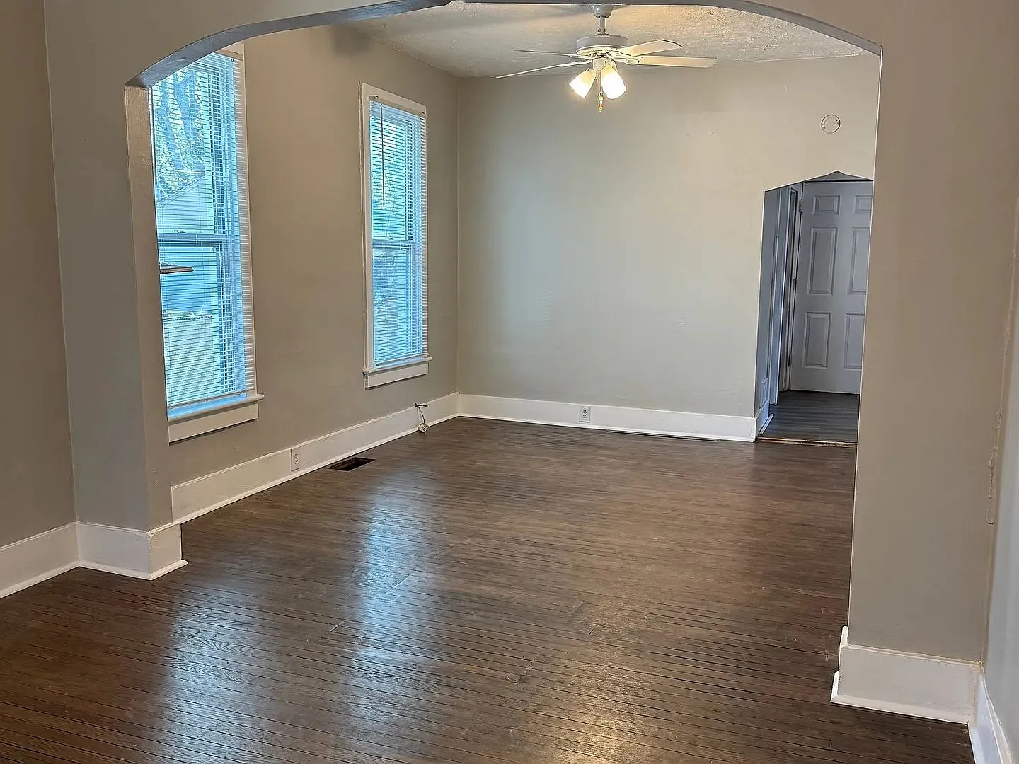 Special-Half Off First Full Months Rent-Charming 2 Bedroom Home Near Dundee! — Photo 3