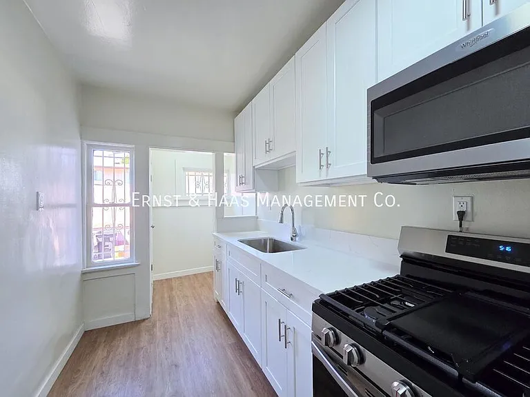 1027 1/2 E Ocean Blvd — Photo 13