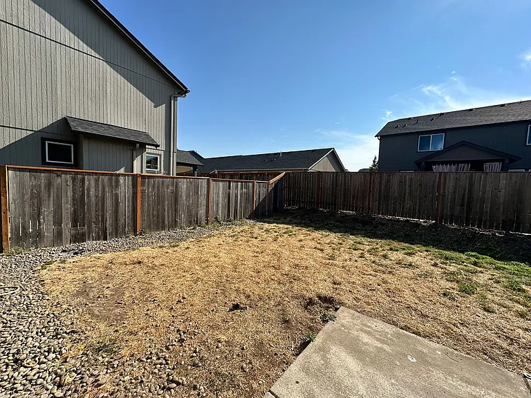 533 Derby St SE — Photo 21