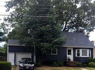 1654 Birch St, Merrick, NY 11566
