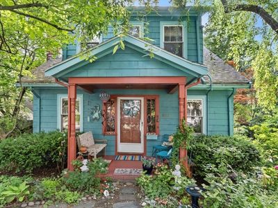 925 Chestnut St, Newton, MA, 02468