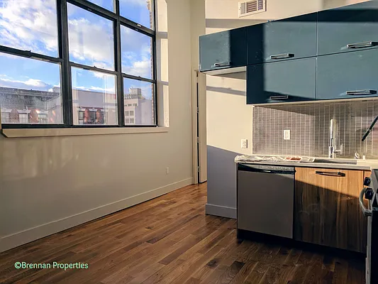 Rented by Manhattan Management LLC | media 23