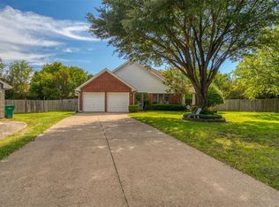 830 Johnston Ln, Cedar Hill, TX 75104