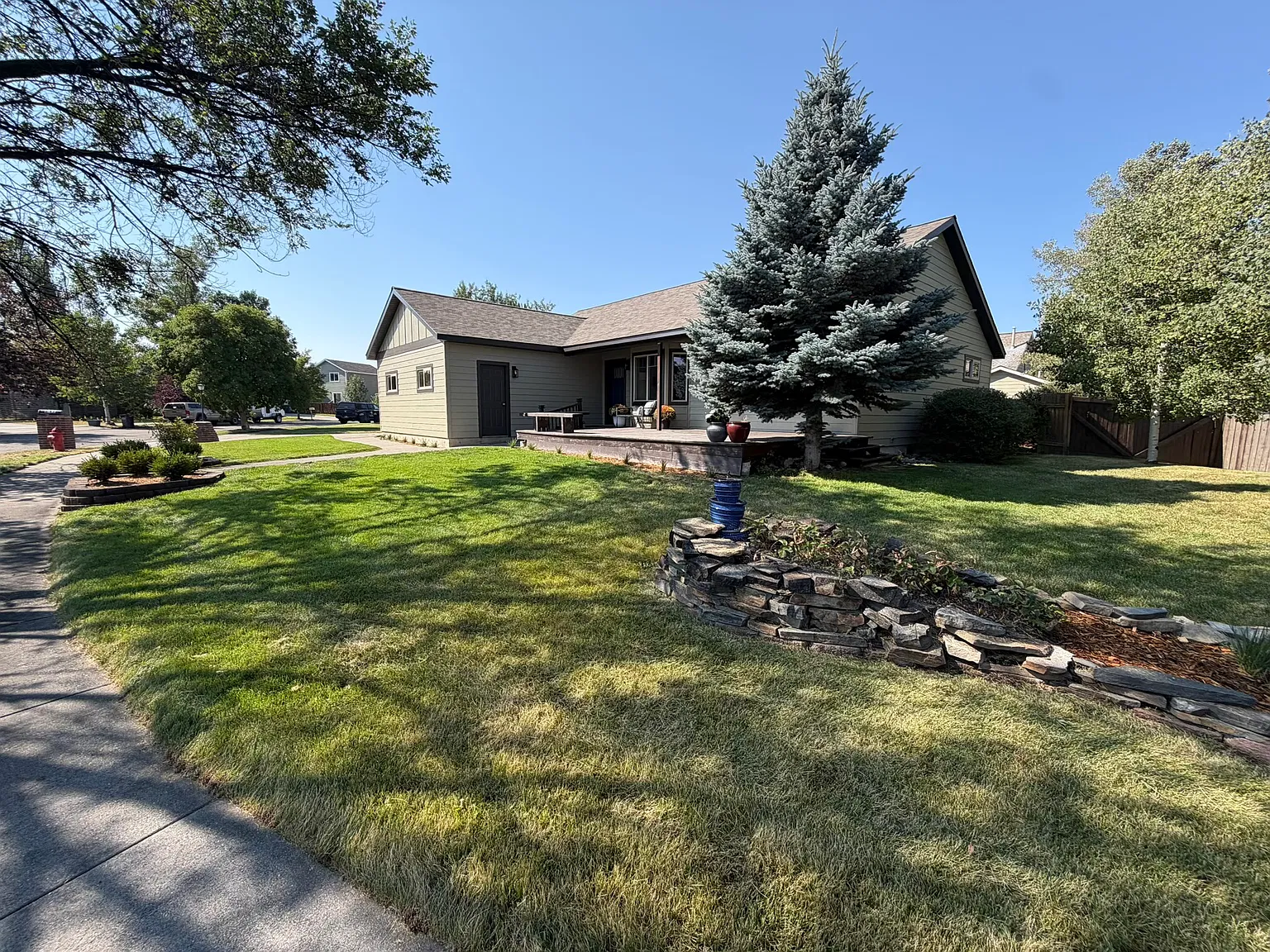 3 bed, 1427 sqft, $3,500 — Photo 2