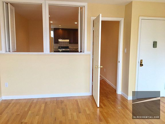 3rd image of 2822 47th St #2F