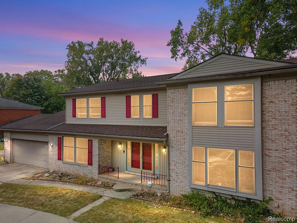 1st image of 24555 Lafayette Cir
