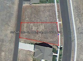 935 NW 13th St, Redmond, OR 97756