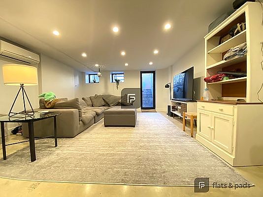 3rd image of 619 Park Pl Floor 1