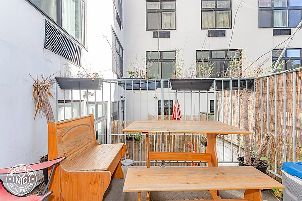 Rented by MySpaceNYC | media 48