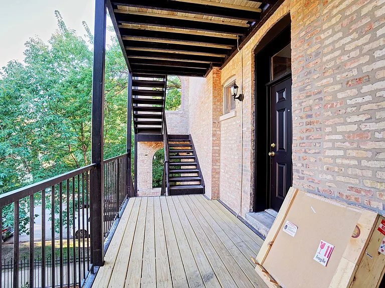 1233 N Hoyne Ave #2 — Photo 22
