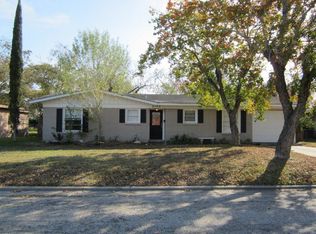 2103 Mistletoe Ave, Victoria, TX 77901