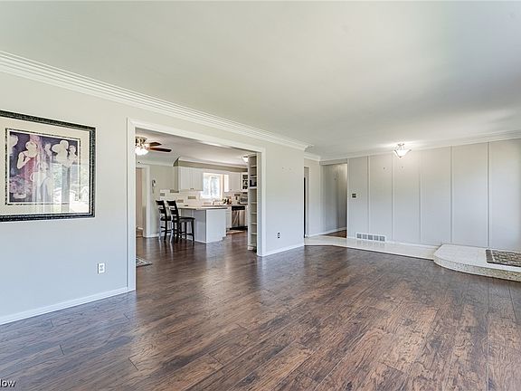 5th image of 6238 Sharondale Dr