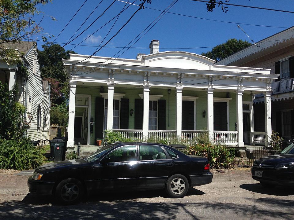 Front view. Apt. is on the upper left side