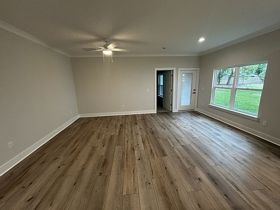 Multiple options for furniture placement