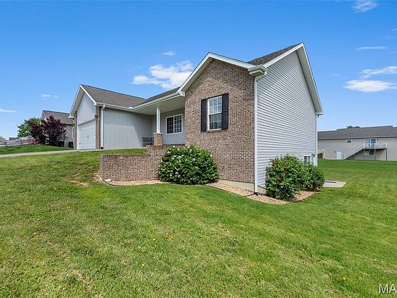 3rd image of 630 Oak Meadow Dr