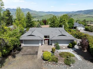 742 Twin Pines Cir, Ashland, OR 97520