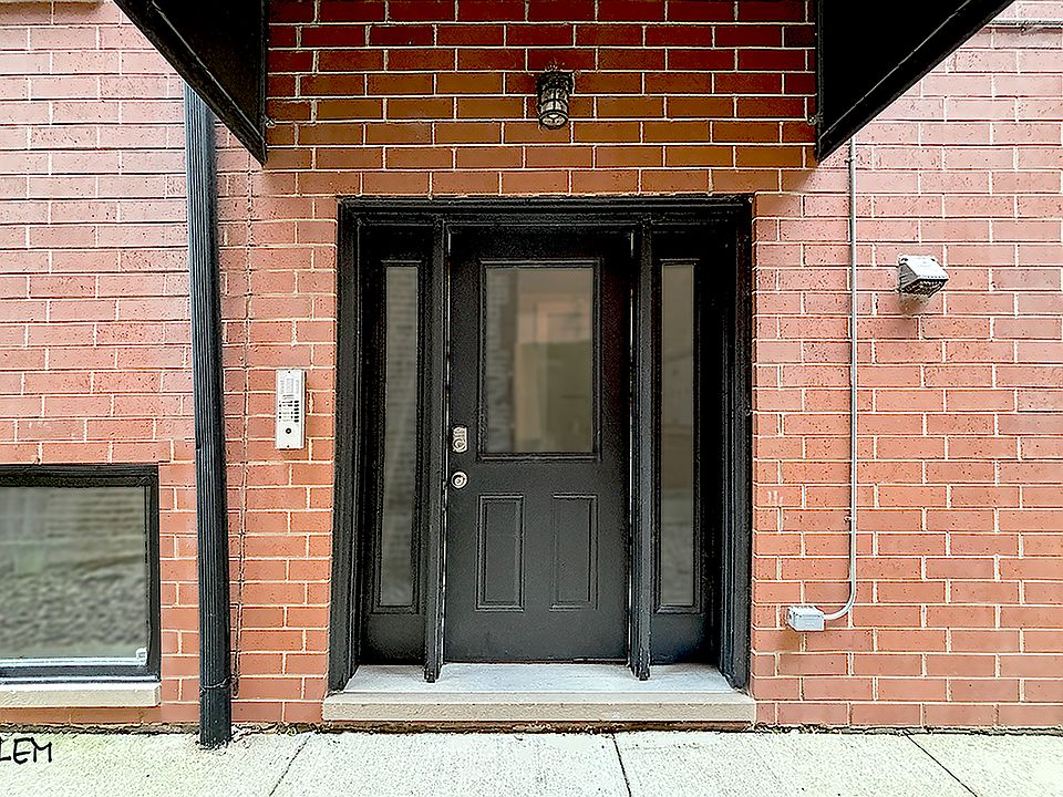 1st image of 1256 W Carmen Ave