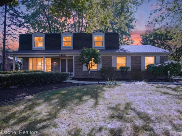 29110 Lake Park Dr, Farmington Hills, MI 48331
